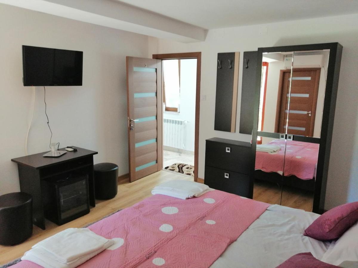 Hotel Casa Gabi'S Orszowa Zewnętrze zdjęcie